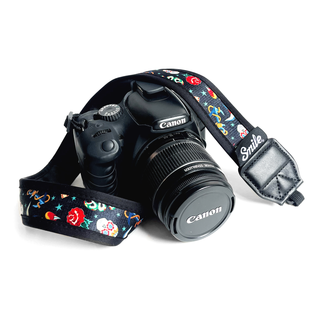 HANG UP! Correa para todo tipo de Cámara Fotográfica, Réflex, DSLR, Mirrorless NEGRA Tattoos PIN UP