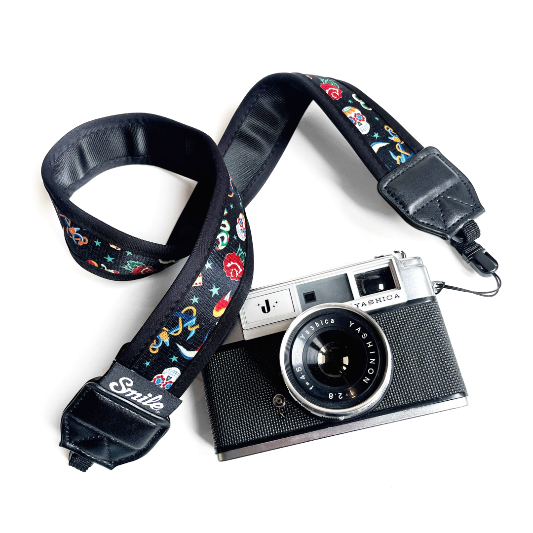 HANG UP! Correa para todo tipo de Cámara Fotográfica, Réflex, DSLR, Mirrorless NEGRA Tattoos PIN UP