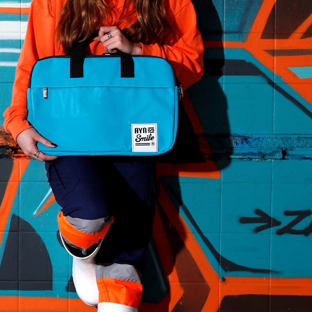 AKIRA – Bolsa Maletín Impermeable para Portátil hasta 15.6 y 16 pulgadas AZUL