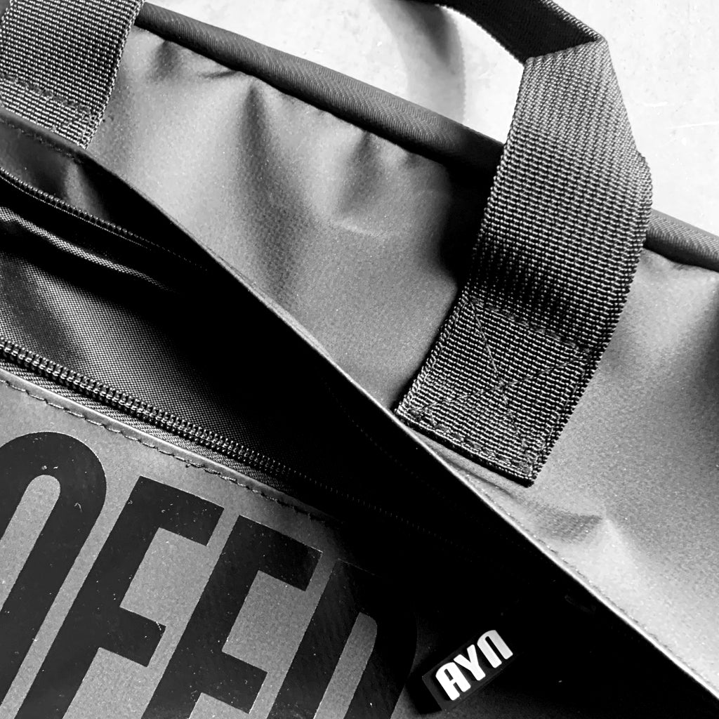 AKIRA – Bolsa Maletín Impermeable para Portátil hasta 15.6 y 16 pulgadas NEGRO